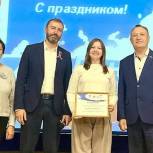 Депутаты-единороссы вручили школам Катангского района сертификаты на приобретение новых учебников