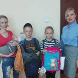 Ранцы и канцелярию к будущему учебному году получили ребята из многодетных семей Заволжского района
