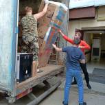 «Единая Россия» завершила погрузку машины гуманитарной помощи для отправки в город Ровеньки Луганской Народной Республики