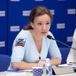 Анна Кузнецова отметила Курскую область в числе лидеров акции «Книги – Донбассу»