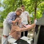 Дмитровские единороссы установили лавочку для 99-летней жительницы ул. Космонавтов