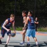 В день защиты детей чувашские молодогвардейцы организовали турнир по баскетболу
