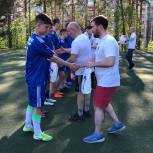 Трехгорное местное отделение «Единой России» организовало футбольный матч с юными спортсменами