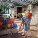Партийцы оказывают помощь беженцам из ЛНР и ДНР