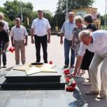 Благодарненские единороссы почтили память советских партизан и подпольщиков