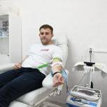 Дмитровские партийцы сдали более двух литров крови во Всемирный день донора