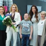 Ольга Швецова поздравила детей с особенностями развития в театральном центре