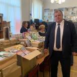 Единороссы Псковской области передали в школы Мелитополя около тысячи книг