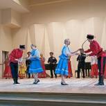 На юго-западе Москвы единороссы организовали праздничный концерт для жителей