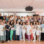 Артисты ЮЗГУ поздравили сотрудников областного перинатального центра