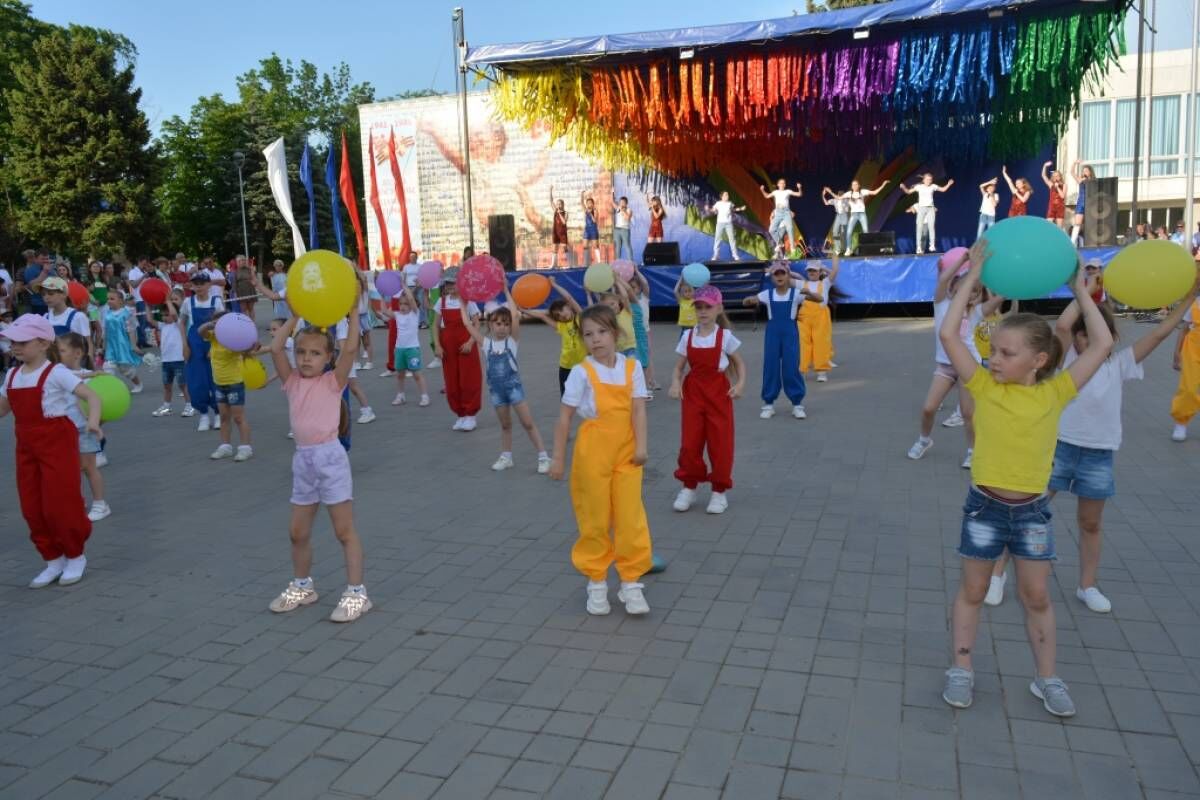 В Матвеево-Курганском районе провели фестиваль детского творчества «Радуга  талантов»