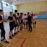 Активисты Трехгорного местного отделения «Единой России» провели товарищеский матч с учениками общеобразовательных учреждений