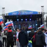 «Единая Россия» организовала для жителей Урала и Сибири патриотические флешмобы и шествия