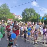 При поддержке партпроекта «Крепкая семья» в Волгограде прошел масштабный детский праздник
