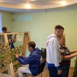 Пермское региональное отделение «Молодой гвардии» в офисе движения «МОЛОТ/Парма ZA СВОих» обучились изготовлению маскировочных сетей