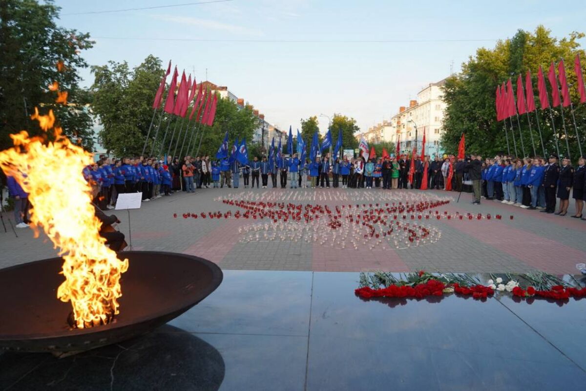 В Дзержинске на площади Героев из свечей зажгли Вечный огонь | 22.06.2023 |  Нижний Новгород - БезФормата