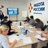 На Сахалине активистки «Женского движения Единой России» познакомили жителей с новыми сервисами Центра занятости