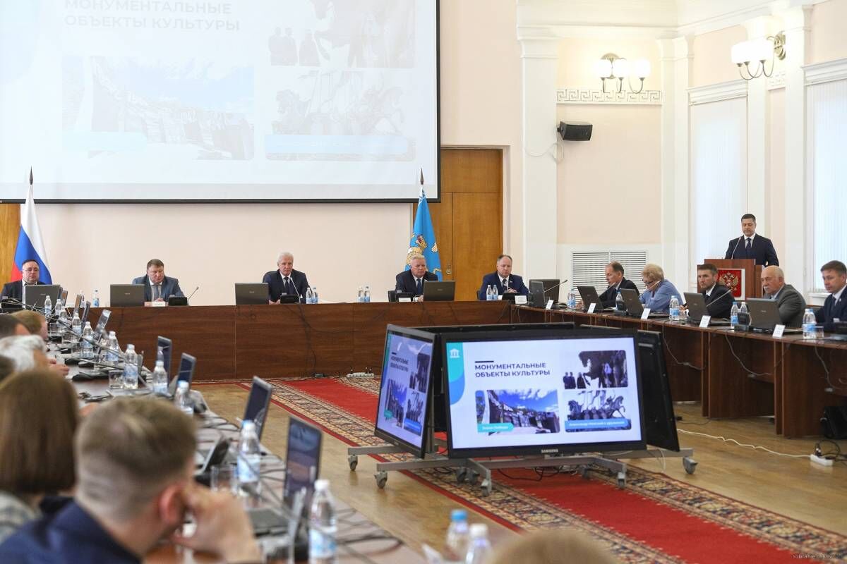Позитивную оценку работы губернатора и его команды озвучили депутаты на отчётной сессии