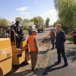 Партийный десант проверил состояние ремонта дороги в с.Мельниково Шегарского района