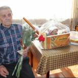 «Единая Россия» поздравила ветерана Великой Отечественной войны с днем рождения