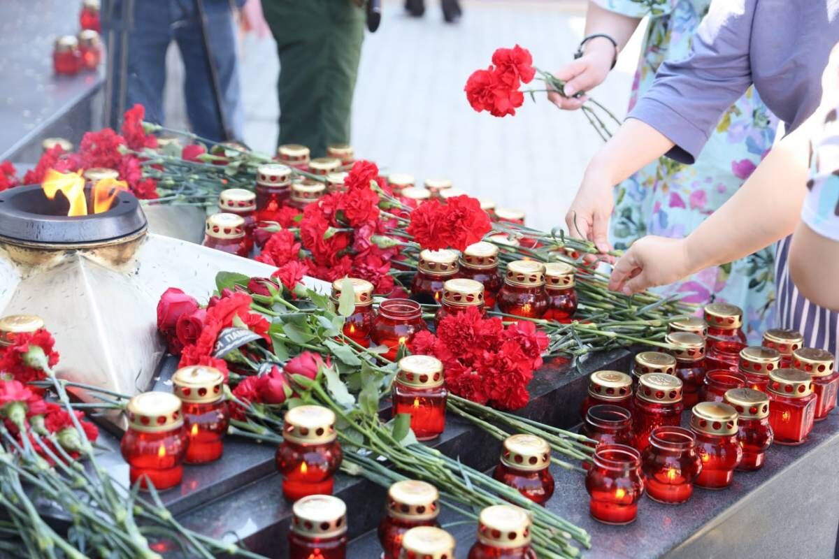 Свечи памяти зажглись на Мемориале Победы