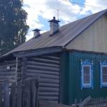 Сергей Бидонько помог жене мобилизованного починить крышу в доме