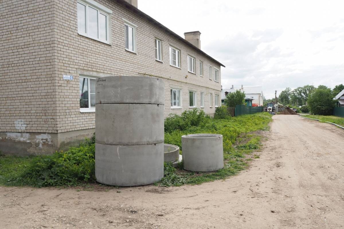 В Старице продолжается большой дорожный ремонт | 08.06.2023 | Тверь -  БезФормата