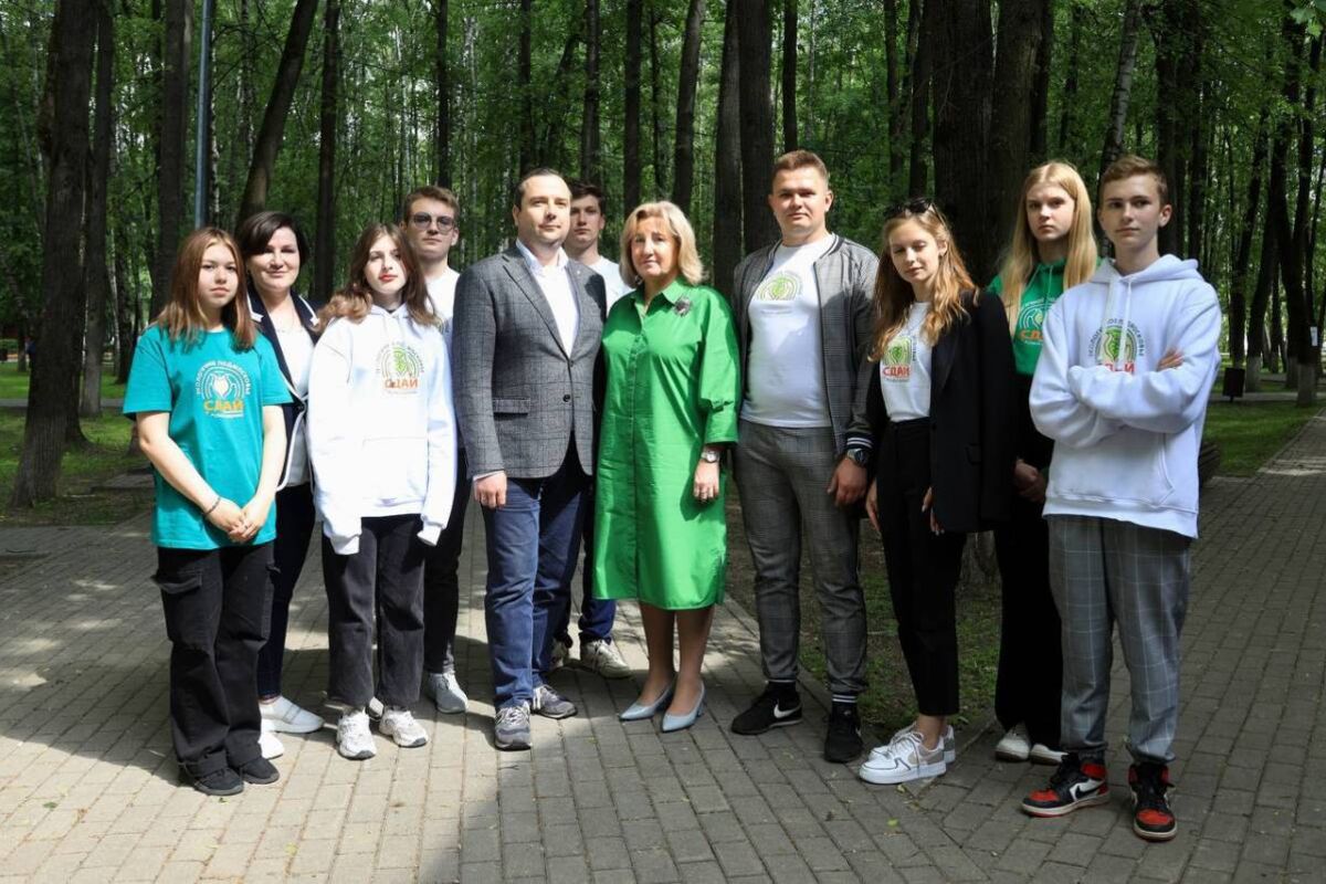 Большие сиськи русской девушки на природе фоткали все желающие