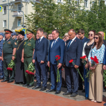 Сергей Юров возложил цветы к Вечному огню на площади Славы в Балашихе