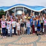 В Приморском крае «Единая Россия» организовала экскурсию в океанариум для детей
