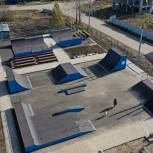 Завершается строительство современного скейт-парка в посёлке Чунский по проекту «Есть Решение», разработанному фракцией «Единой России» в Заксобрании Иркутской области