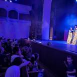 Депутат Нурбаганд Нурбагандов  организовал поход в театр для детей из малообеспеченных семей