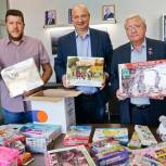 Депутаты «Единой России» собрали книги и игрушки для детей Горловки