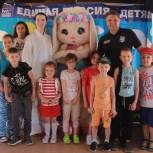 В Ростовской области активисты «Единой России» организовали для детей участников спецоперации и детей с ОВЗ прогулку по Дону