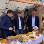 Артем Бичаев посетил традиционный республиканский фестиваль «Золотой абрикос» в Шамилькале