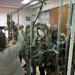 В Москве «Единая Россия» открыла волонтёрский центр по плетению масксетей и сбору гуманитарной помощи