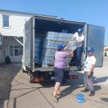 Краснодарское отделение «Единой России» передало около 2 тонн воды в Ростовскую область
