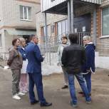 В поликлинике Грязовецкой ЦРБ подрядчик произвел гарантийный ремонт крыльца