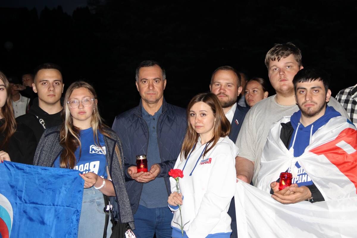 Сегодня курские единороссы поучаствовали в патриотической акции «Свеча памяти»