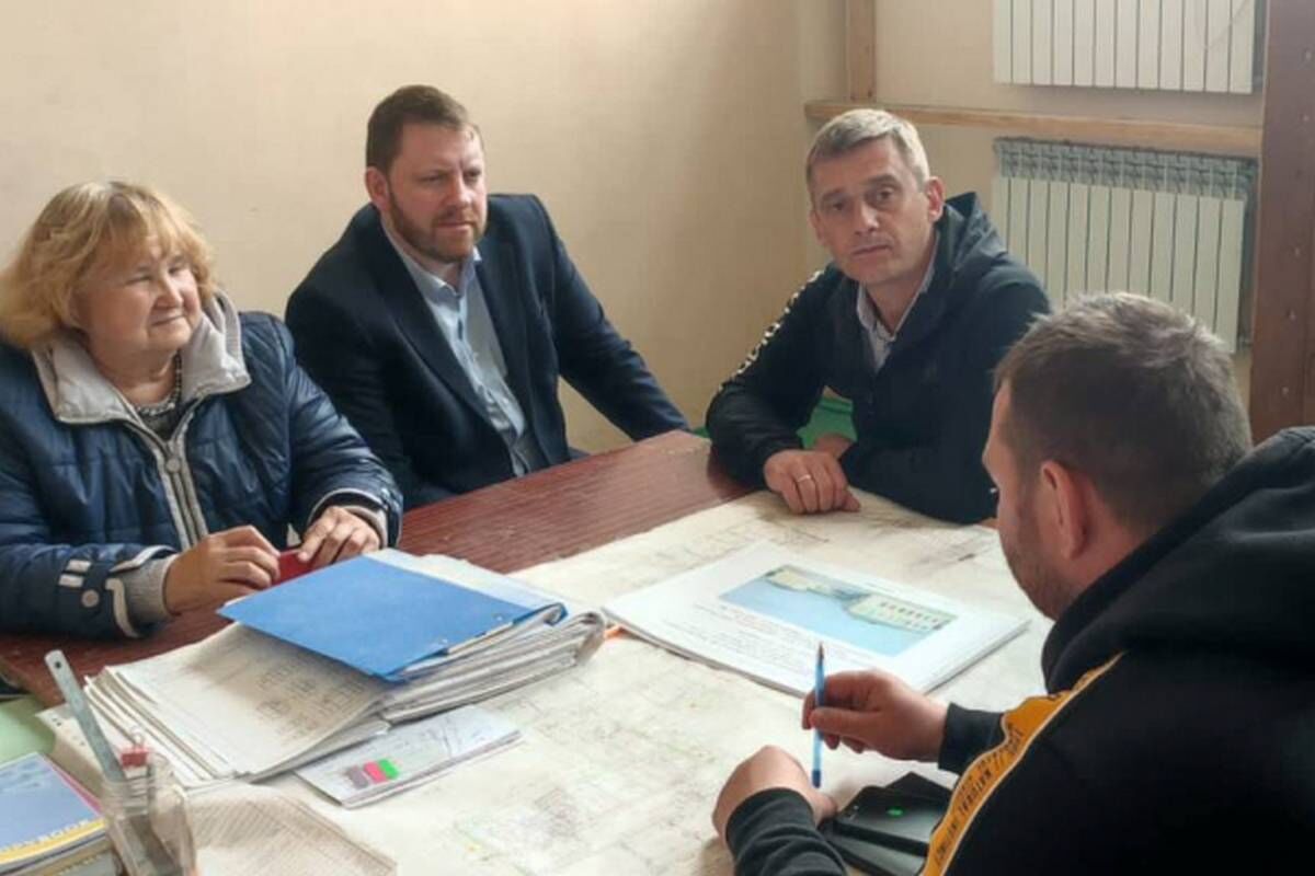 Степан Михайлов проверил сроки и качество капремонта Сарафановской школы