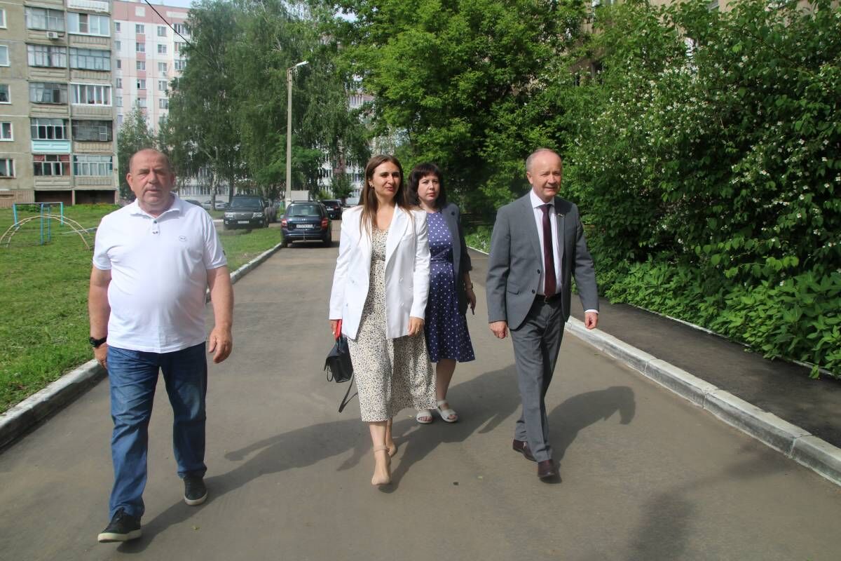 В Ленинском районе прошел мониторинг благоустройства дворовых территорий