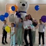 В Усть-Илимске «Единая Россия» и «Молодая Гвардия» поздравили многодетные семьи с Днём защиты детей