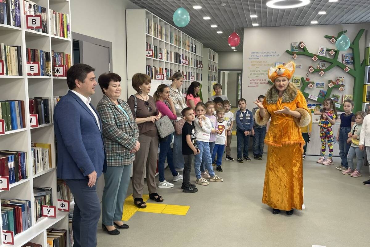 В чебоксарской библиотеке имени Марфы Трубиной прошла праздничная программа "Банк веселых затей!"