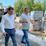 Депутат Госдумы Роман Романенко проверил ход работ по благоустройству в районе Ясенево