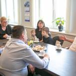 Семьи участников спецоперации, дети с ОВЗ, многодетные семьи: «Единая Россия» помогает решить проблемы жителей в регионах