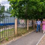 В «Единой России» помогли с оборудованием парковки и тротуаров возле одной из городских школ