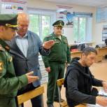 Андрей Красов посетил региональный пункт отбора на военную службу по контракту