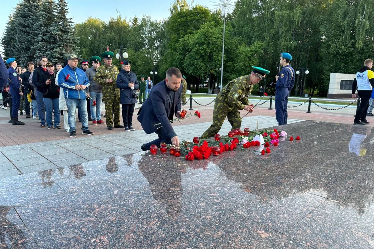 В Марий Эл единороссы присоединились к митингу памяти «Ровно в 4 утра…»