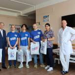 «Единая Россия» вручила подарки детям, проходящим лечение в омских больницах