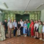 Члены партии поздравили подростков с получением паспорта